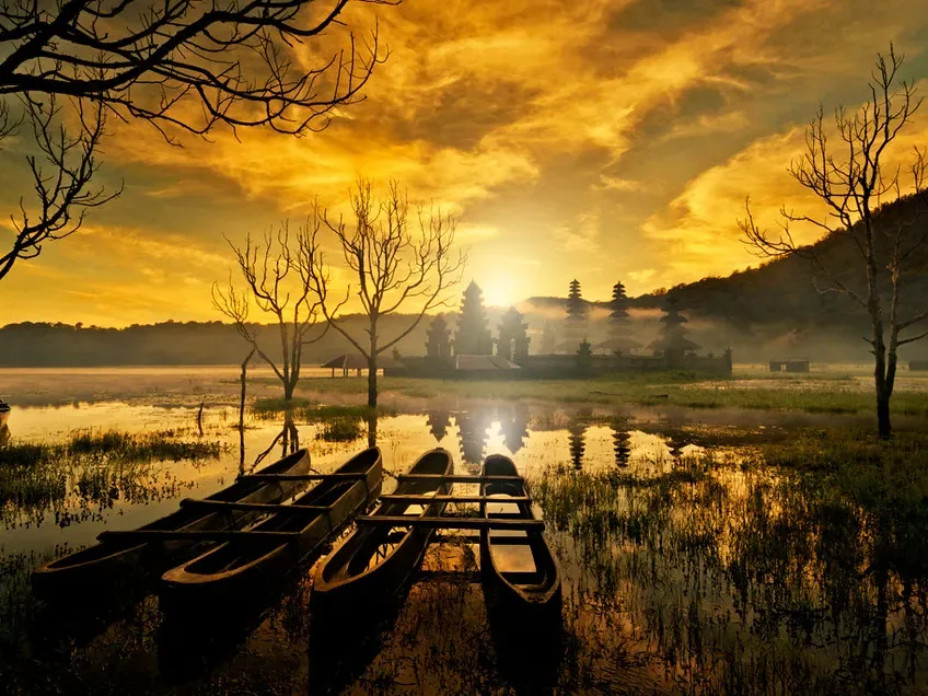 Sunrise over Tamblingan lake in the Bali highlands